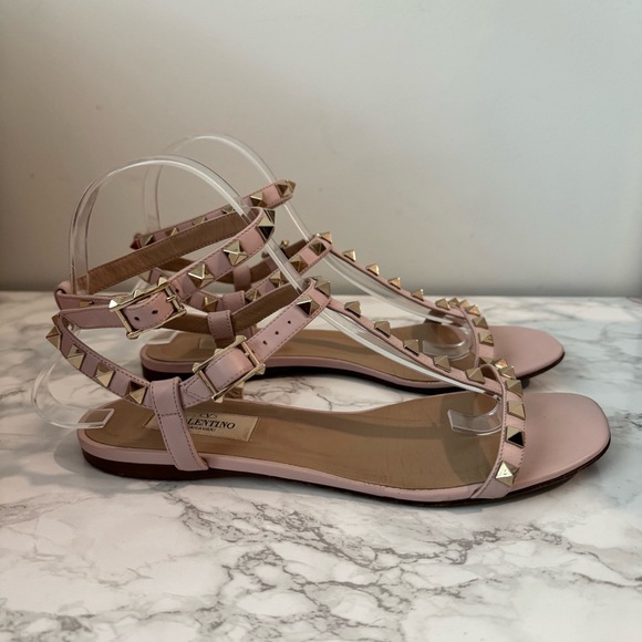 Valentino Garavani Rockstud T-Strap Flat Sandals - Picture 7 of 10